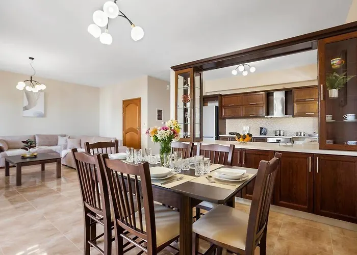 公寓 Patelakis Near The