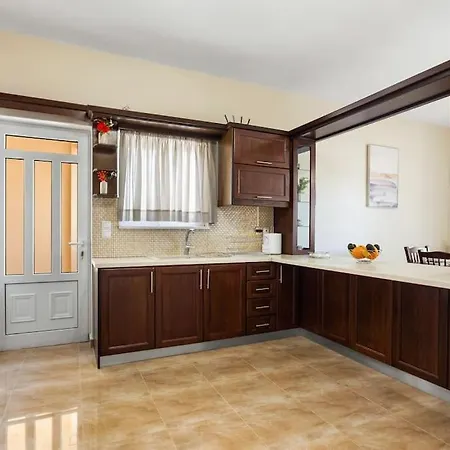 Patelakis Near The شقة